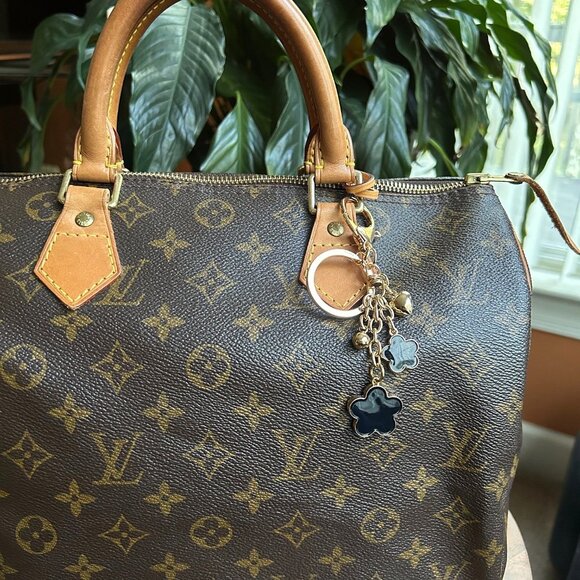 BLACK CLOVER Bag Charm Gold Tone - Picture 8 of 9